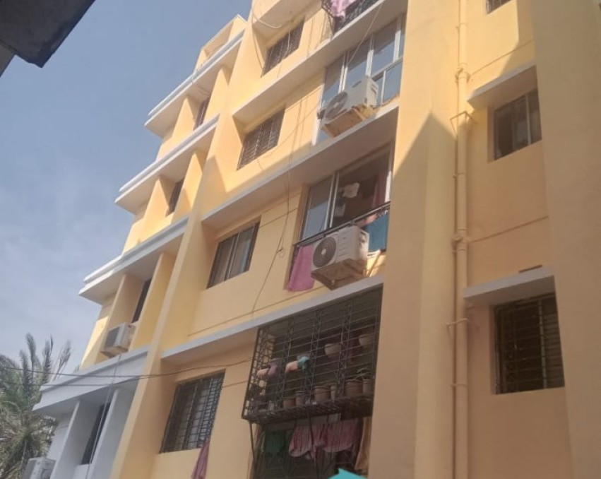Ready-to-move Spacious 2 BHK Apartment for Sale in Balaji Creamson, near Behala Chowrasta